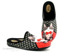 Selkis 21331 Noir Imprime - Pantoufle Mule - Chat Noeud Papillon Rouge